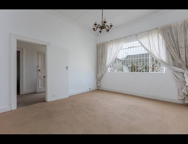 3 BEDROOM HOUSE RENTED IN SEA POINT